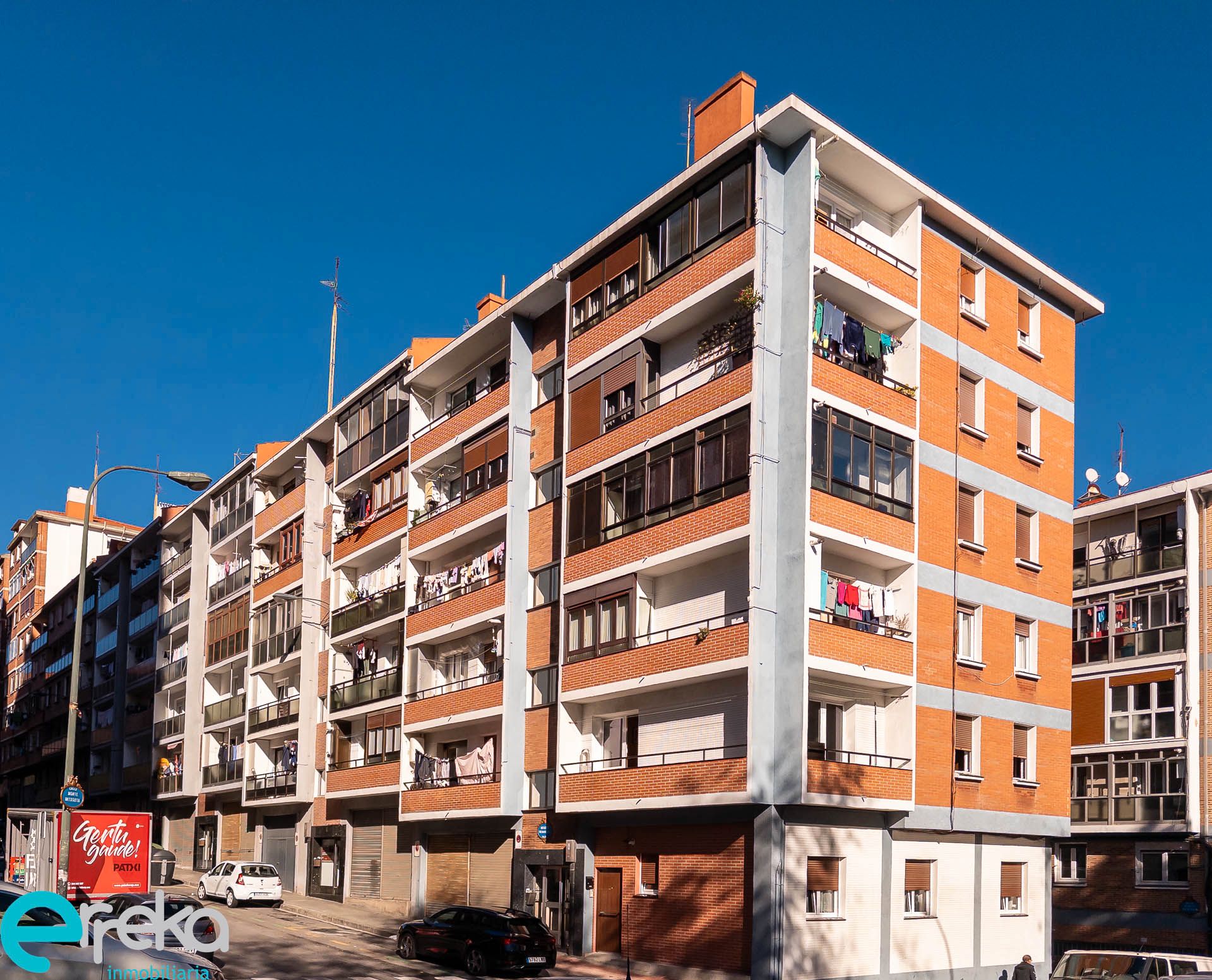 Exterior view of Flat for sale in Bilbao   with Heating, Parquet flooring and Oven