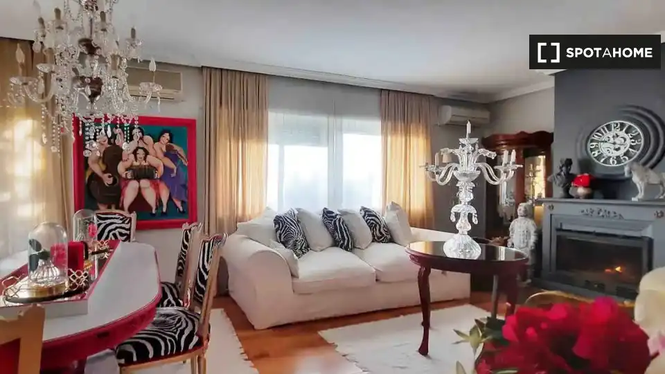 Sala de estar de Apartamento para compartir en Torrelodones con Aire acondicionado, Terraza y Amueblado