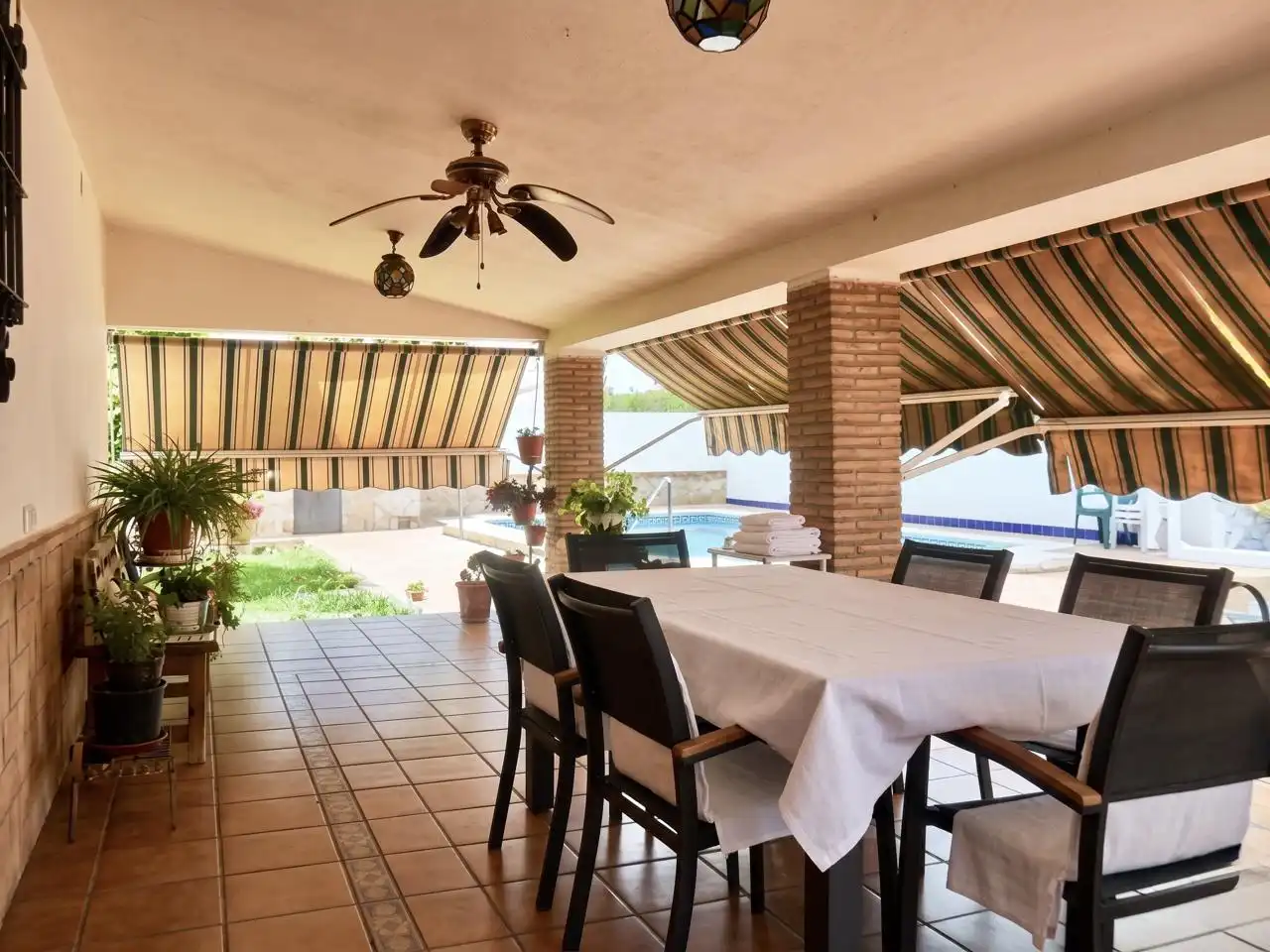 Terrassa de Casa o xalet en venda en Espartinas amb Aire condicionat, Jardí privat i Terrassa