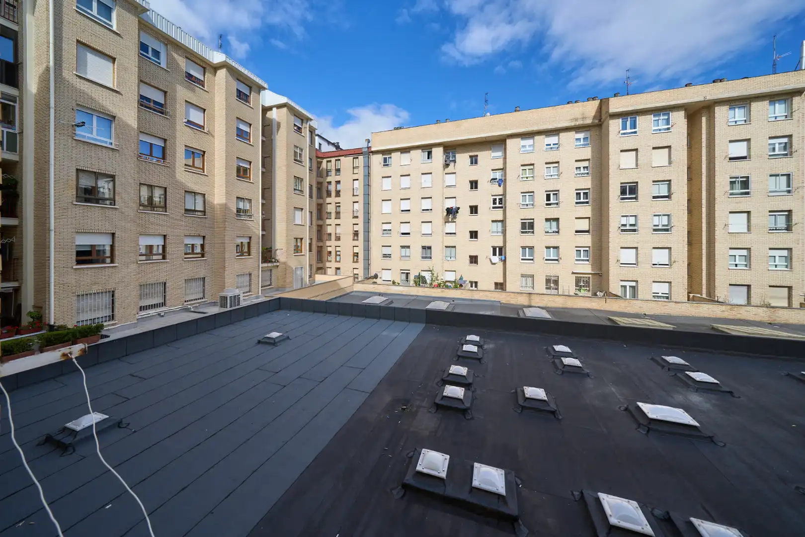 Vista exterior de Pis en venda en Vitoria - Gasteiz amb Terrassa, Traster i Balcó