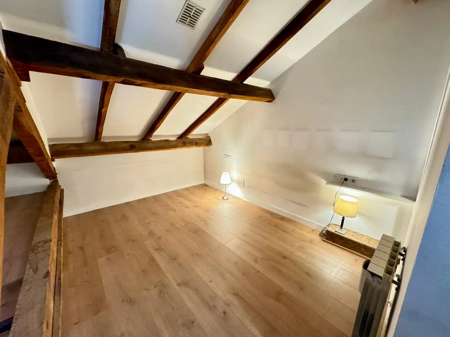 Maisonette zum Verkauf in Madrid mit Klimaanlage und Privatgarten