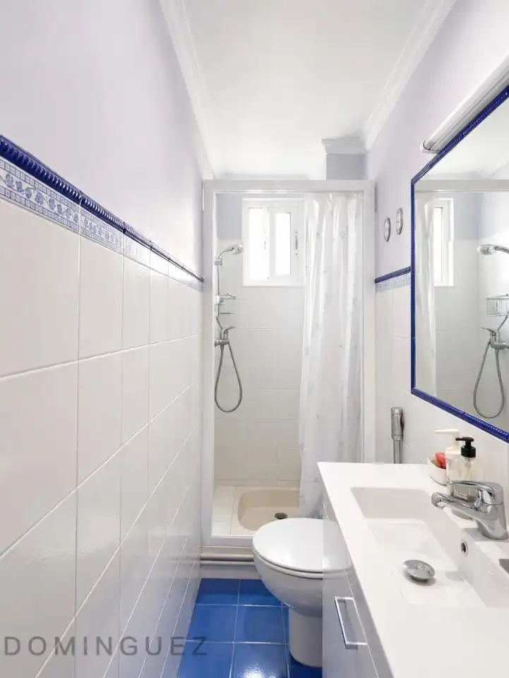 Bathroom of Flat for sale in Vigo   with Heating and Storage room