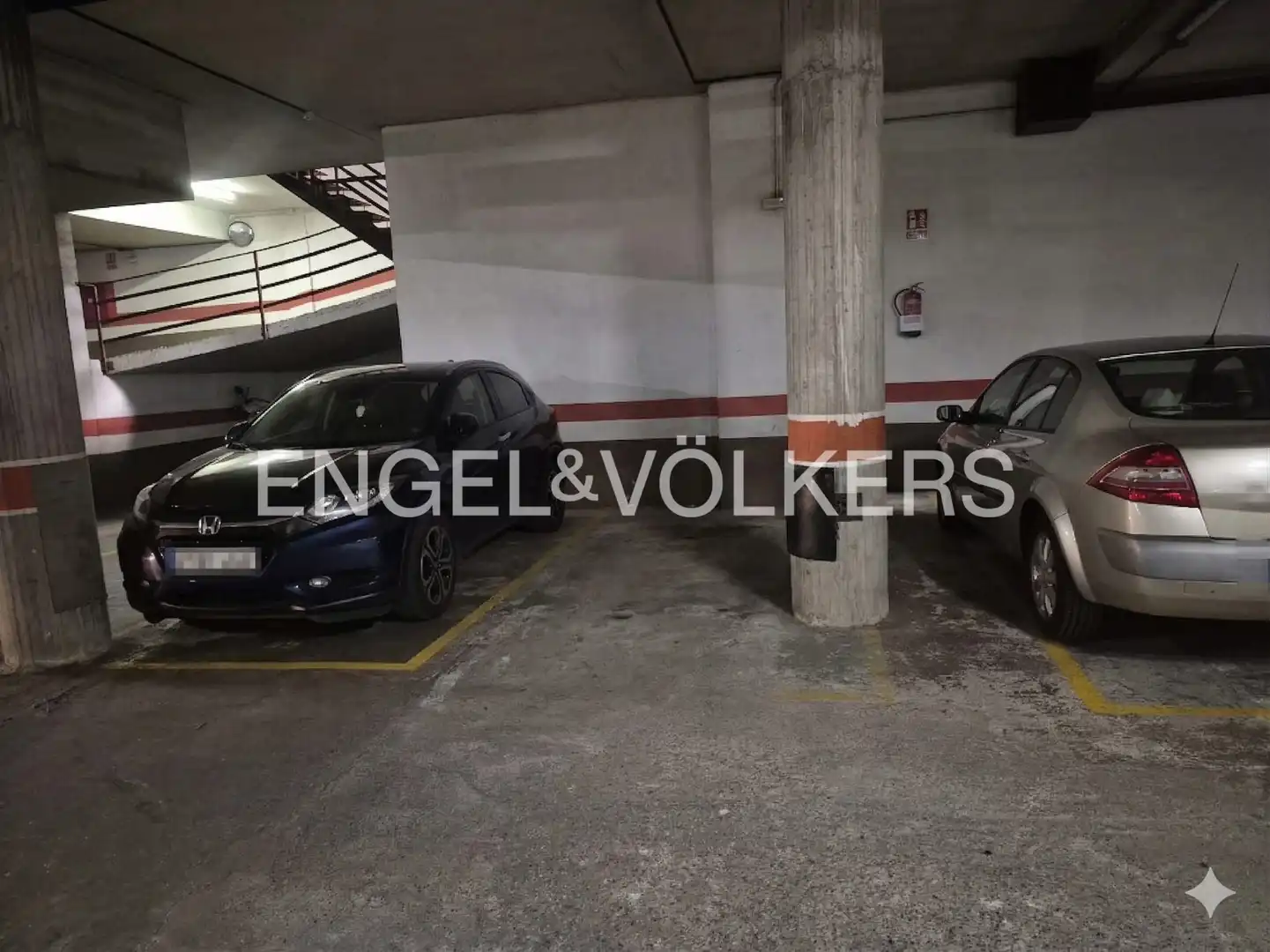 Aparcament de Pis en venda en L'Hospitalet de Llobregat amb Aire condicionat, Calefacció i Parquet