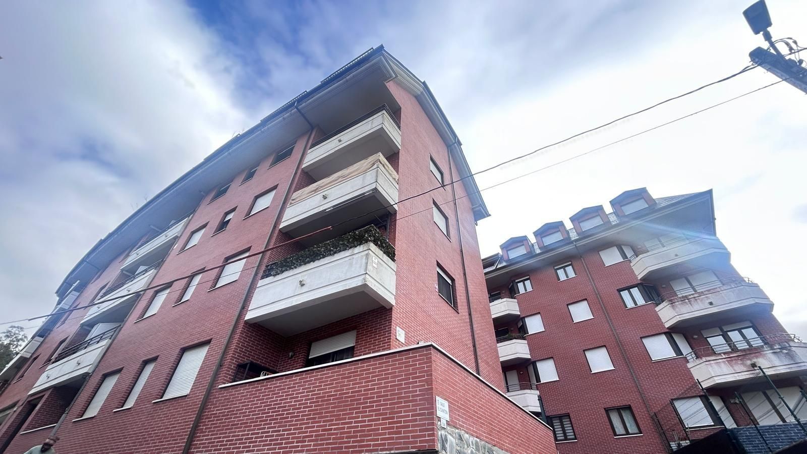 Vista exterior de Edifici en venda en Limpias