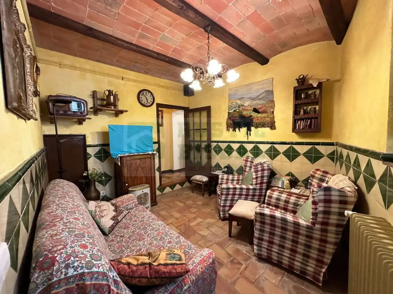 Sala de estar de Finca rústica en venta en Ullastret con Calefacción y Terraza