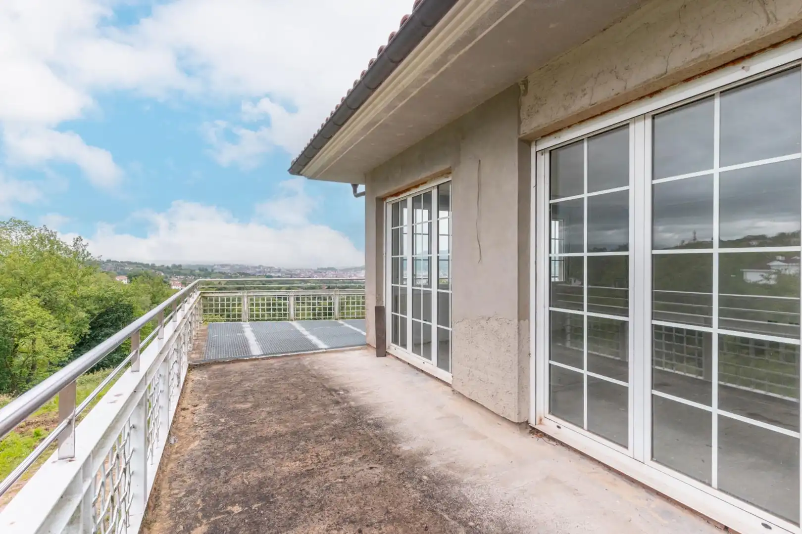 Terrassa de Casa o xalet en venda en Oviedo  amb Jardí privat, Terrassa i Balcó