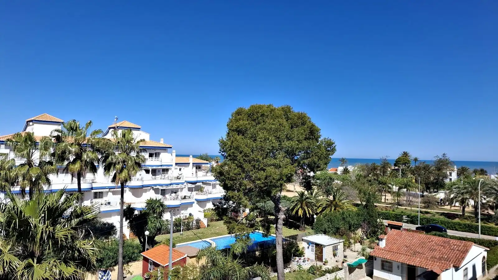 Vista exterior de Àtic en venda en Dénia amb Aire condicionat, Calefacció i Jardí privat