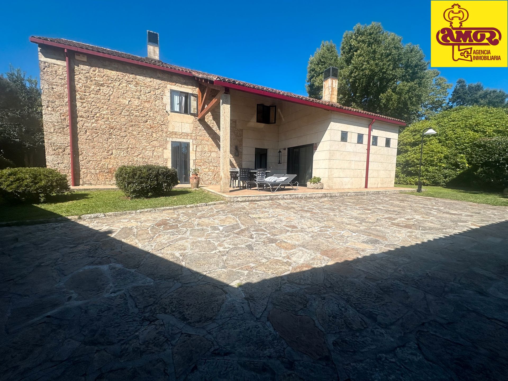 Vista exterior de Casa o xalet en venda en Teo amb Calefacció, Jardí privat i Parquet