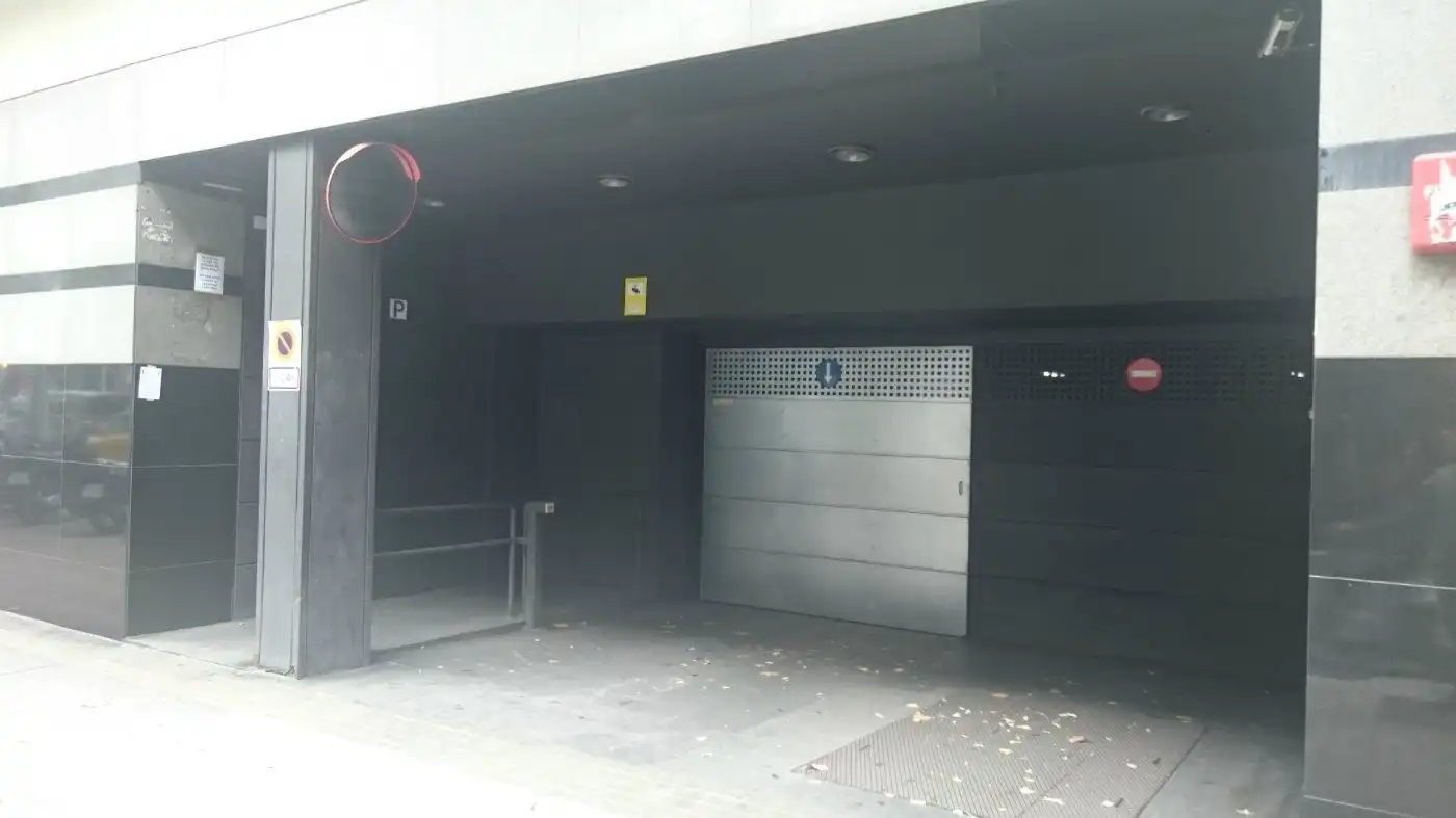 Einzelparkplatz zur Miete in Carrer del Consell de Cent, imagen 3
