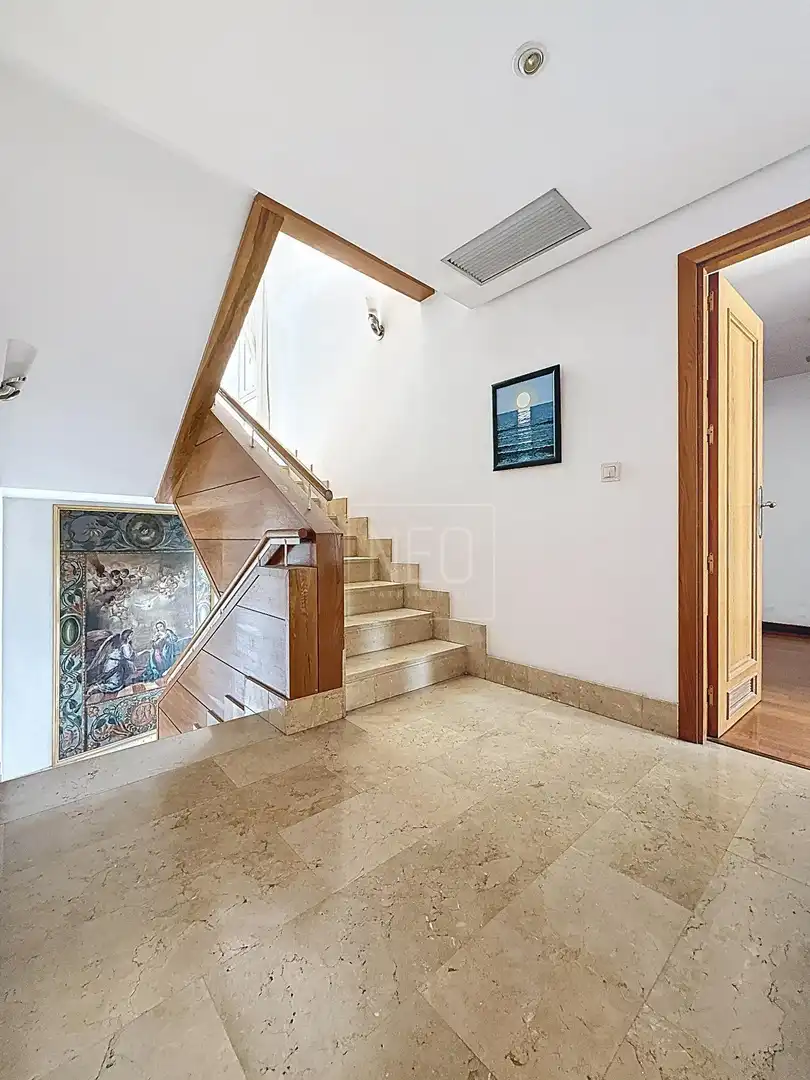 Einfamilien-Reihenhaus zum Verkauf in Granada mit Klimaanlage, Privatgarten und Terrasse