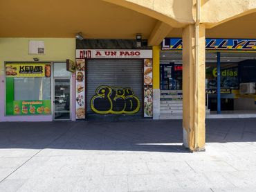 Local comercial en venda a Avenida de Juan Pablo II 92