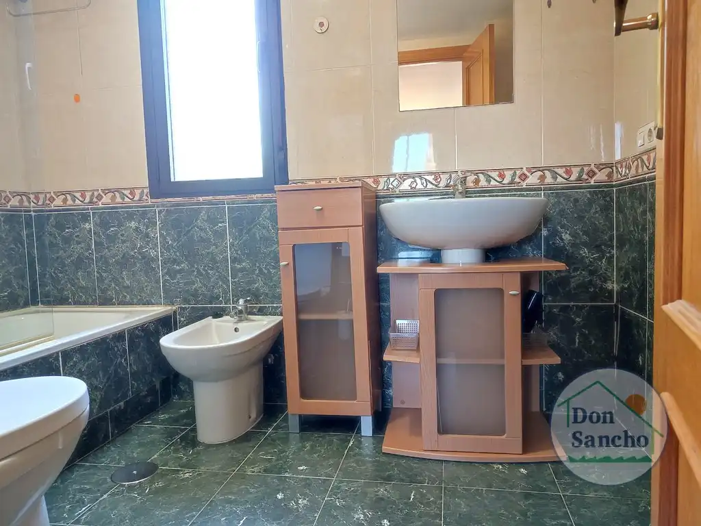 Baño de Casa adosada en venta en Viana de Cega con Calefacción, Jardín privado y Terraza