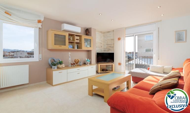 Living room of House or chalet for sale in Empuriabrava  with Air Conditioner, Heating and Swimming Pool