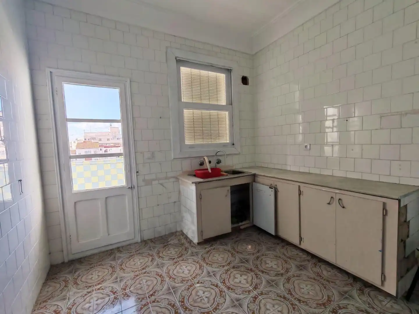 Cocina de Oficina de alquiler en Valencia con Aire acondicionado