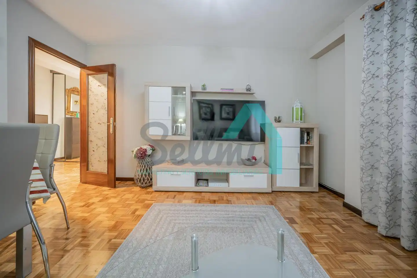 Sala de estar de Planta baja de alquiler en Oviedo  con Calefacción, Parquet y Amueblado