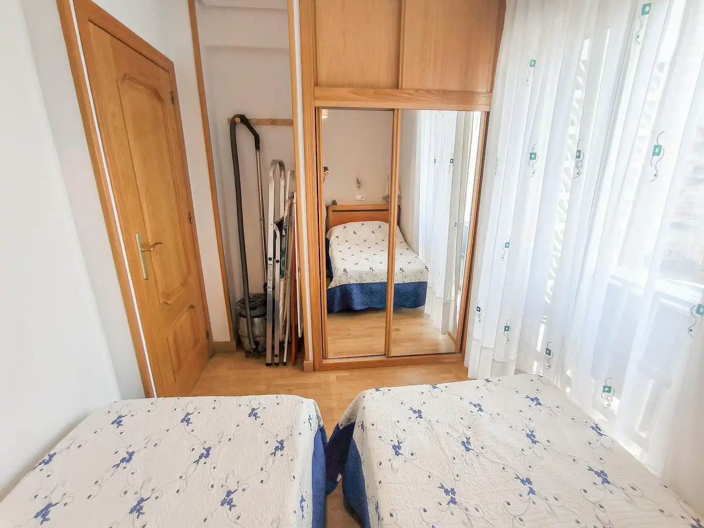 Schlafzimmer von Wohnung zum Verkauf in Benidorm mit Klimaanlage, Parkett und Terrasse