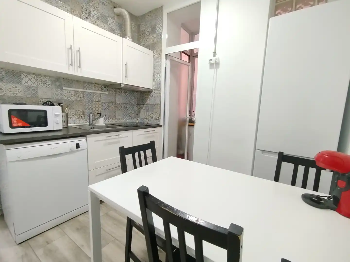 Kitchen of Flat for share in Madrid  with Air Conditioner, Heating and Furnished