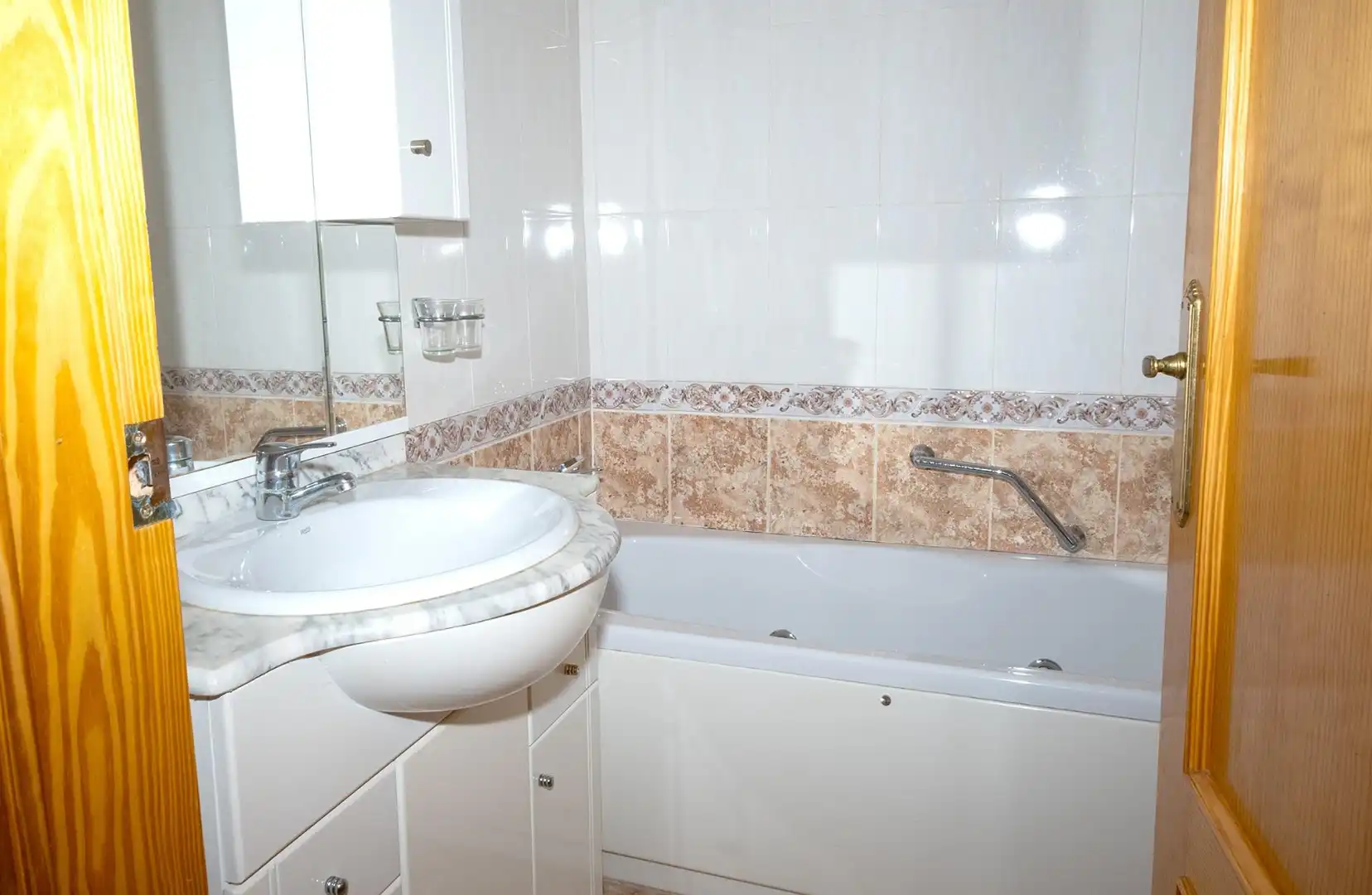 Baño de Casa adosada en venta en Torrevieja con Aire acondicionado, Calefacción y Jardín privado