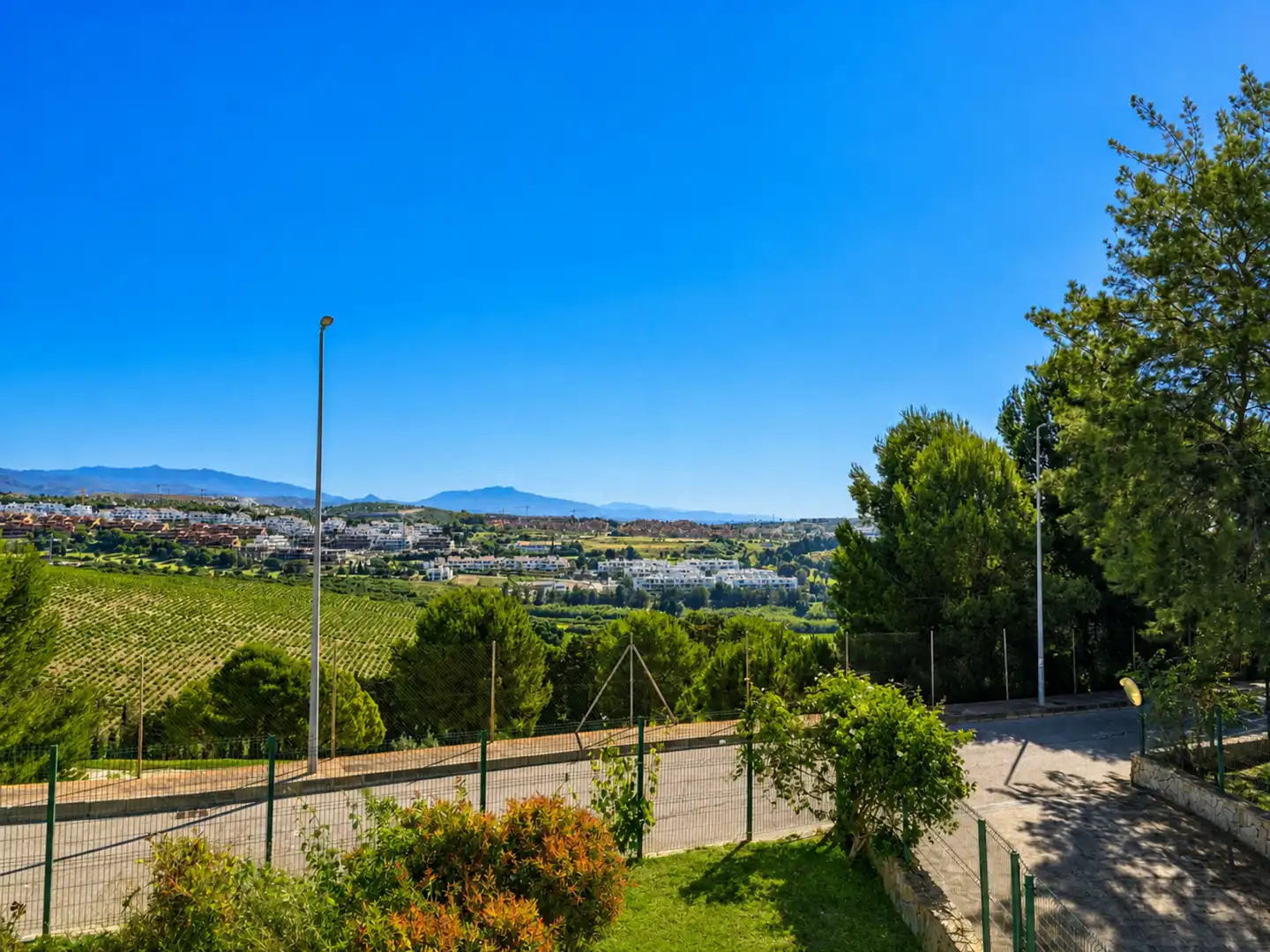 Vista exterior de Apartament en venda en Casares amb Aire condicionat, Terrassa i Piscina