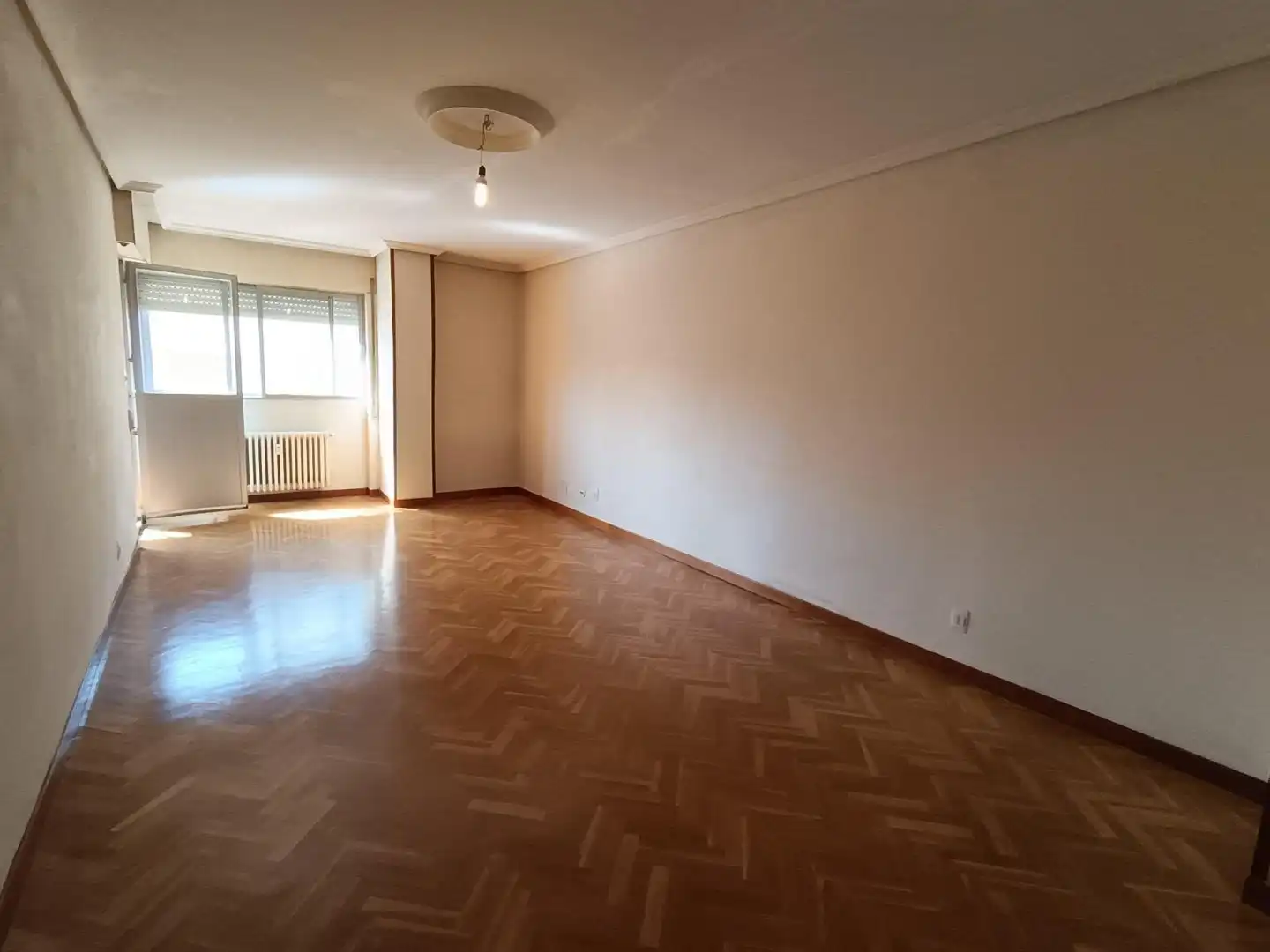 Living room of Flat for sale in Valladolid  with Heating, Terrace and Balcony