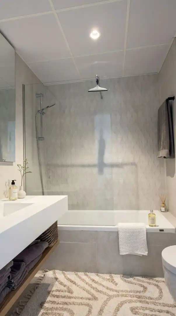Baño de Dúplex en venta en Marbella con Aire acondicionado, Terraza y Trastero