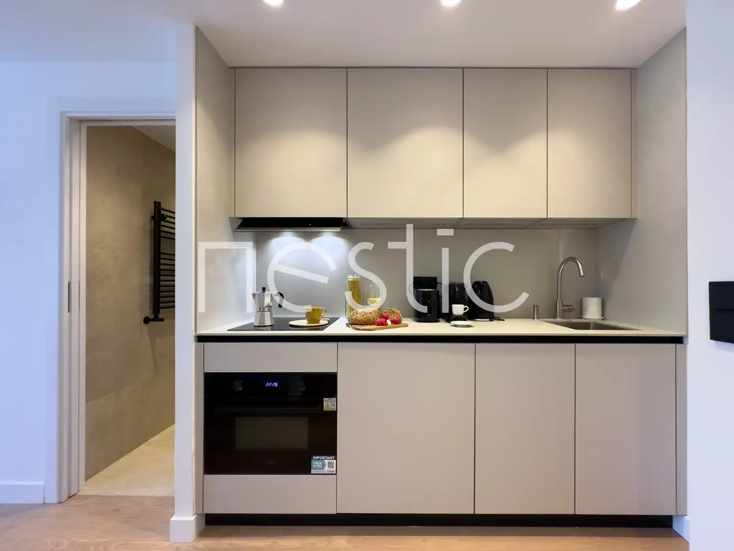 Cuina de Apartament de lloguer en Madrid amb Aire condicionat, Calefacció i Moblat