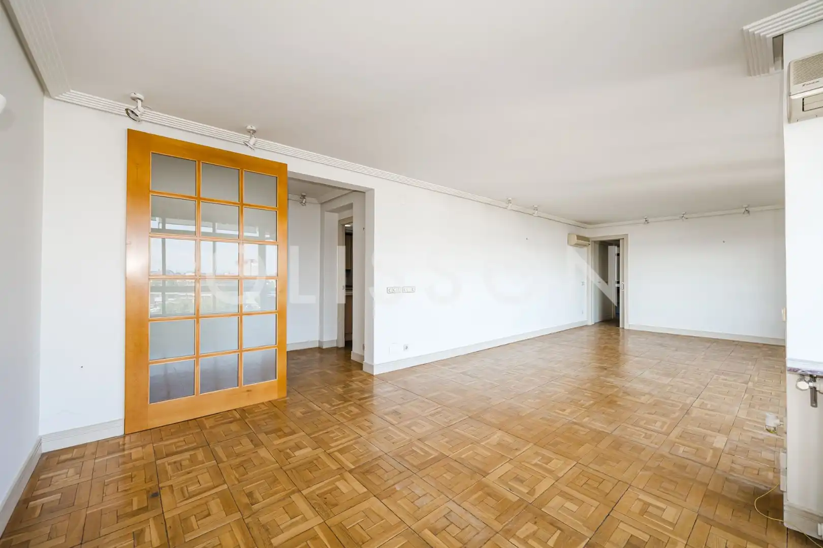 Sala d'estar de Apartament en venda en Madrid amb Aire condicionat i Traster