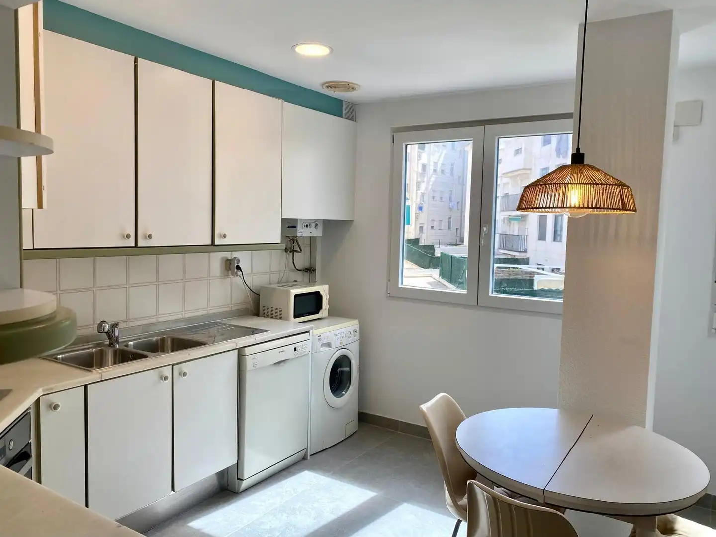 Kitchen of Flat for rent in Valencia  with Air Conditioner, Parquet flooring and Balcony