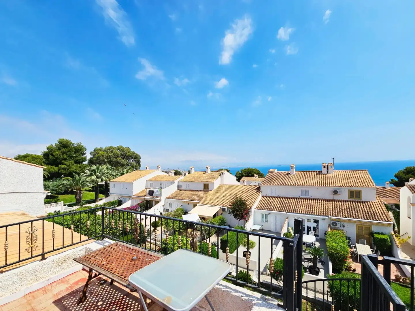 Vista exterior de Casa o xalet en venda en Santa Pola amb Terrassa, Jacuzzi i Piscina comunitària
