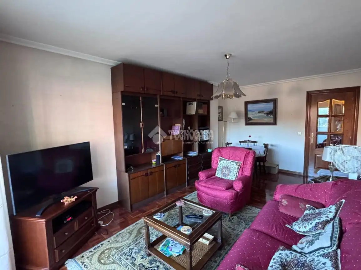 Sala d'estar de Pis en venda en León Capital  amb Calefacció i Parquet