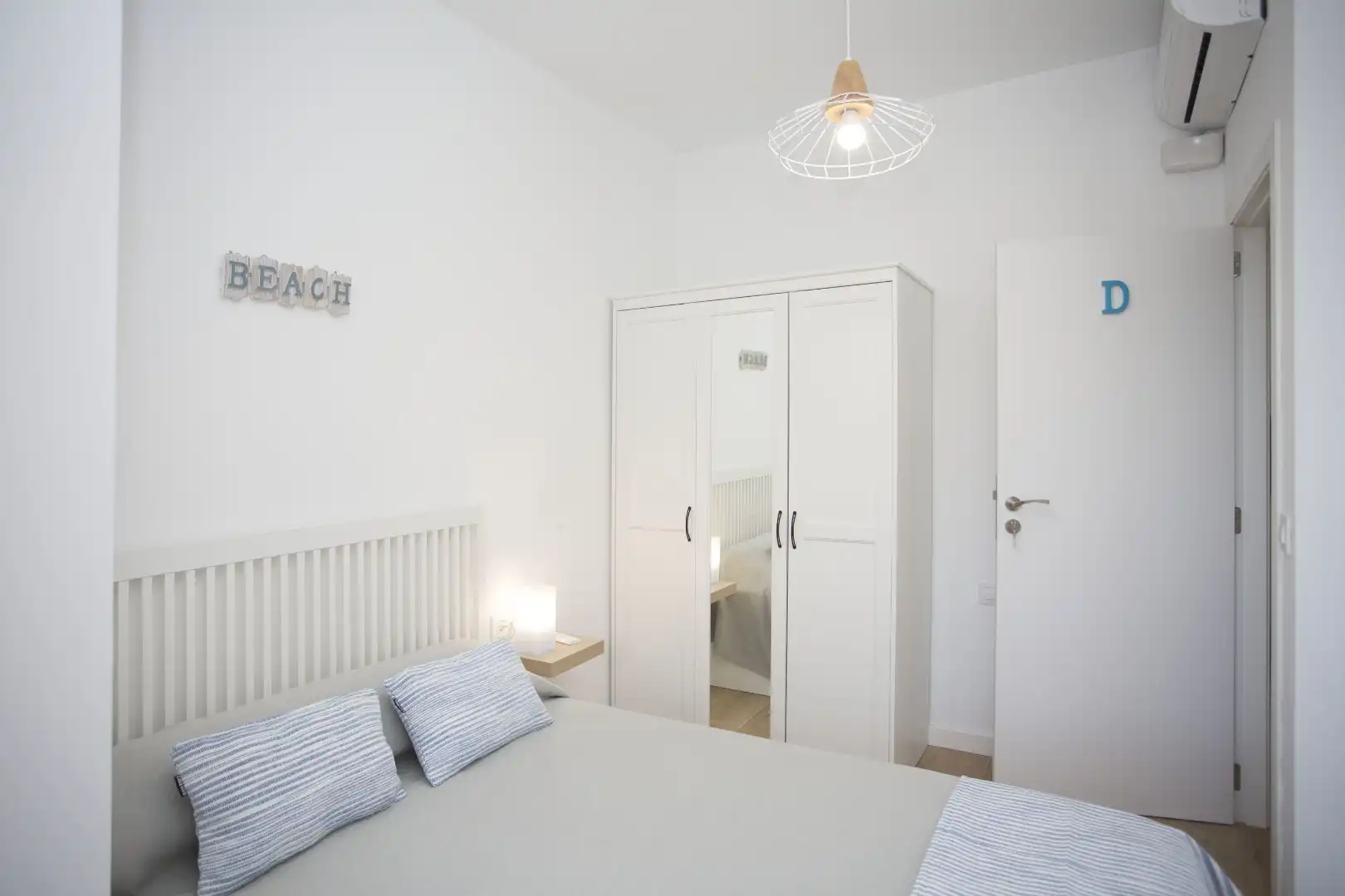 Bedroom of Flat for share in Valencia  with Air Conditioner, Parquet flooring and Furnished