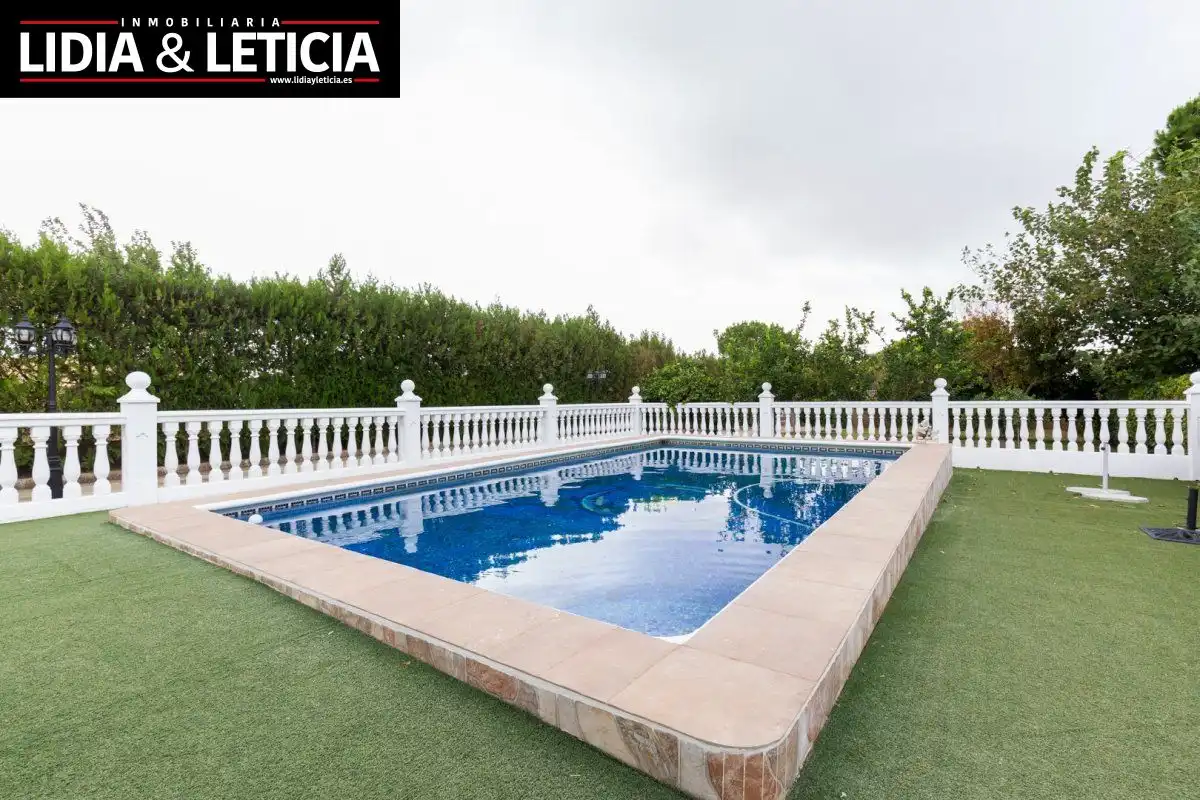 Piscina de Casa o chalet en venta en Alcalá de Guadaira con Aire acondicionado, Calefacción y Jardín privado