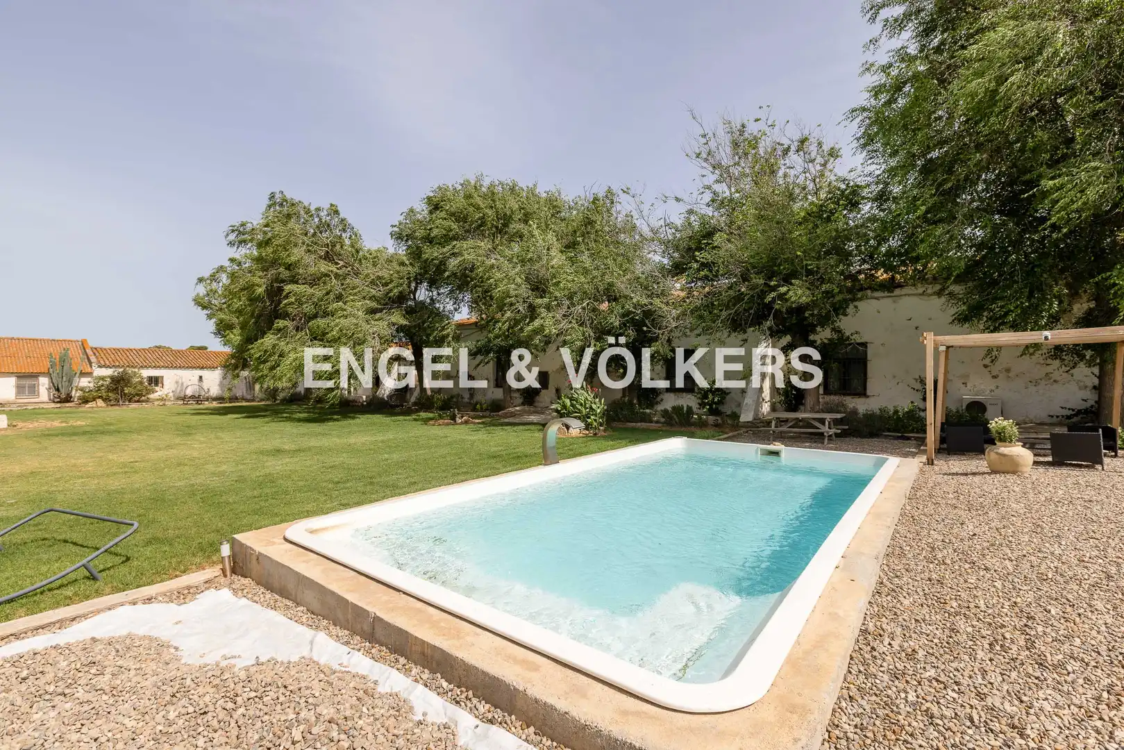 Piscina de Finca rústica en venda en Puerto Real amb Calefacció, Jardí privat i Piscina