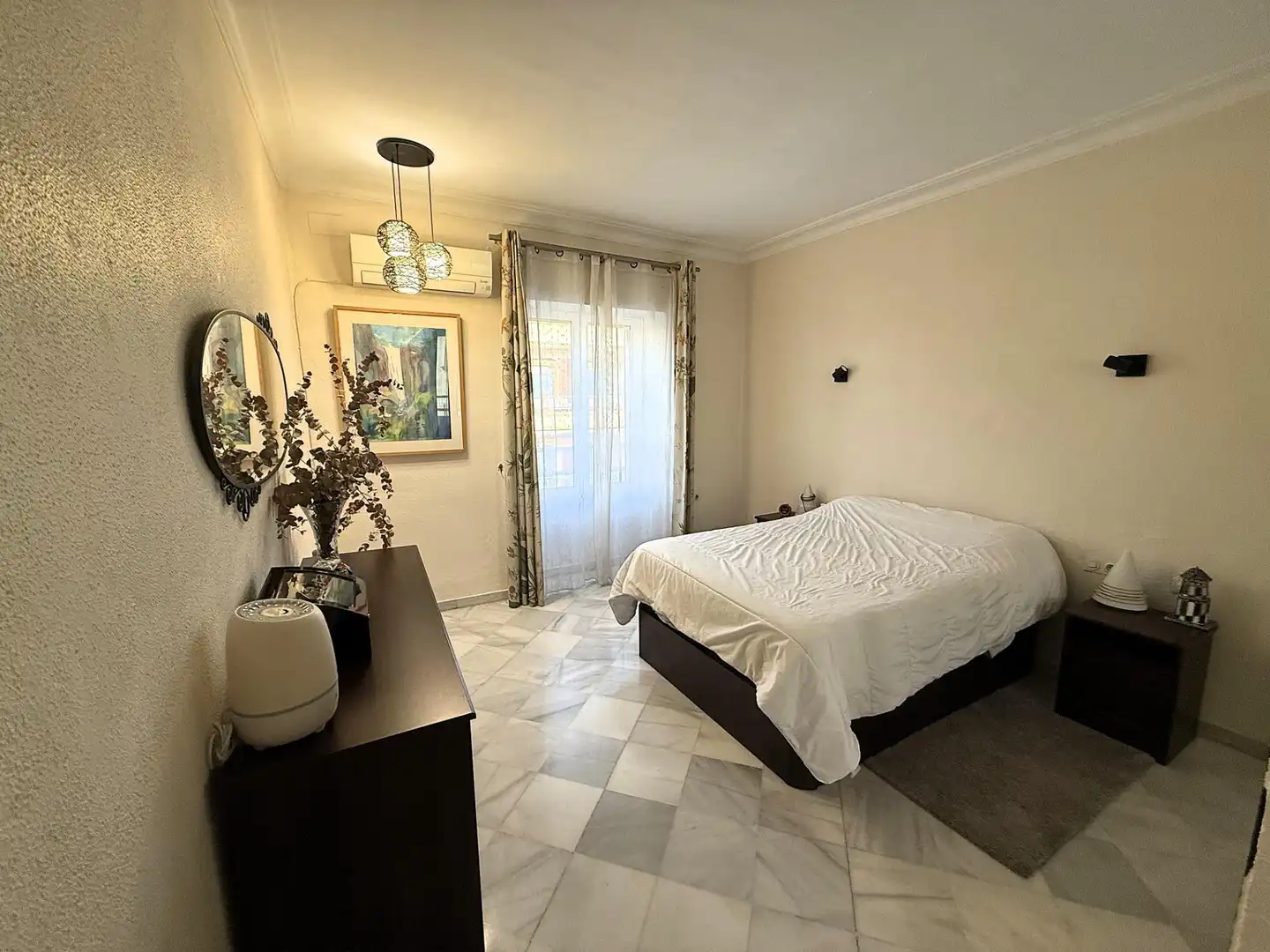 Habitación de Piso en venta en Sevilla con Aire acondicionado, Terraza y Trastero