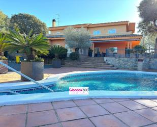 Piscina de Casa o xalet en venda en Riudecanyes amb Calefacció, Jardí privat i Terrassa