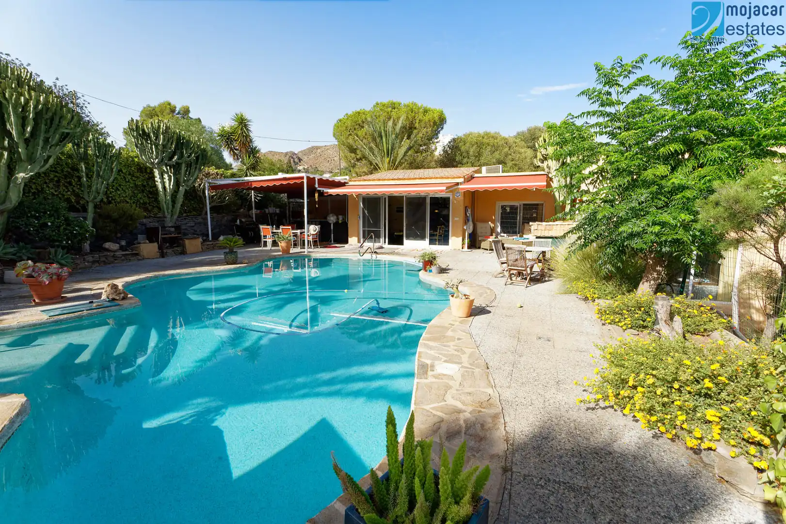 Detached house with pool for sale in Camino Huertas de Abajo 3
