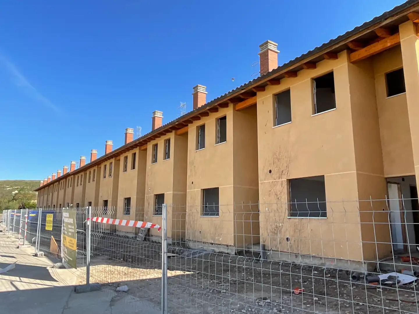 Vista exterior de Casa adosada en venda en Herramélluri amb Calefacció, Jardí privat i Parquet