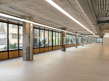 Office space with lift to rent in Calle Travessera de les Corts