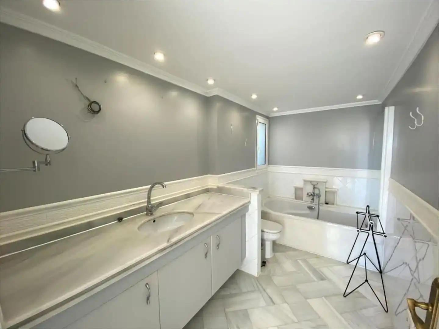 Bany de Dúplex en venda en Santa Eulària des Riu amb Aire condicionat, Jardí privat i Piscina