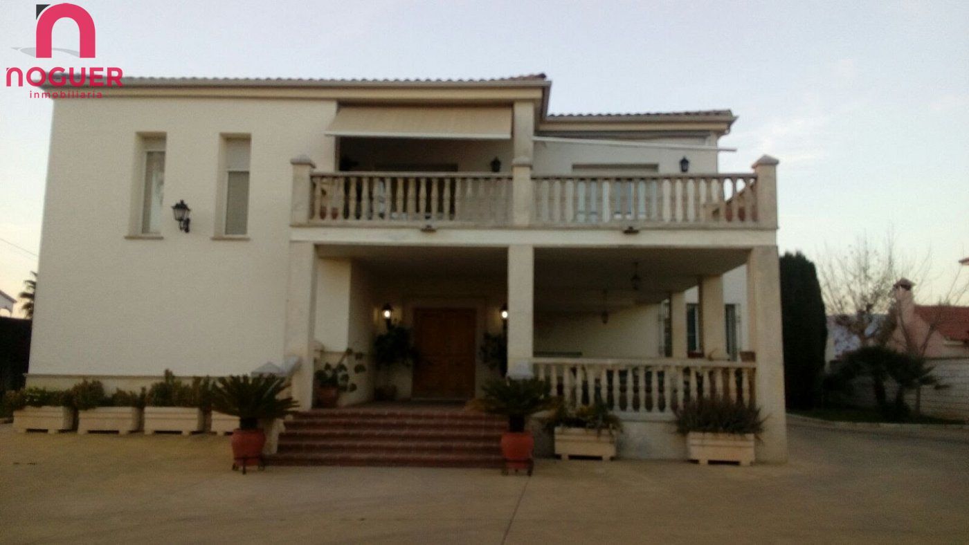 Exterior view of House or chalet for sale in  Córdoba Capital  with Air Conditioner, Heating and Private garden