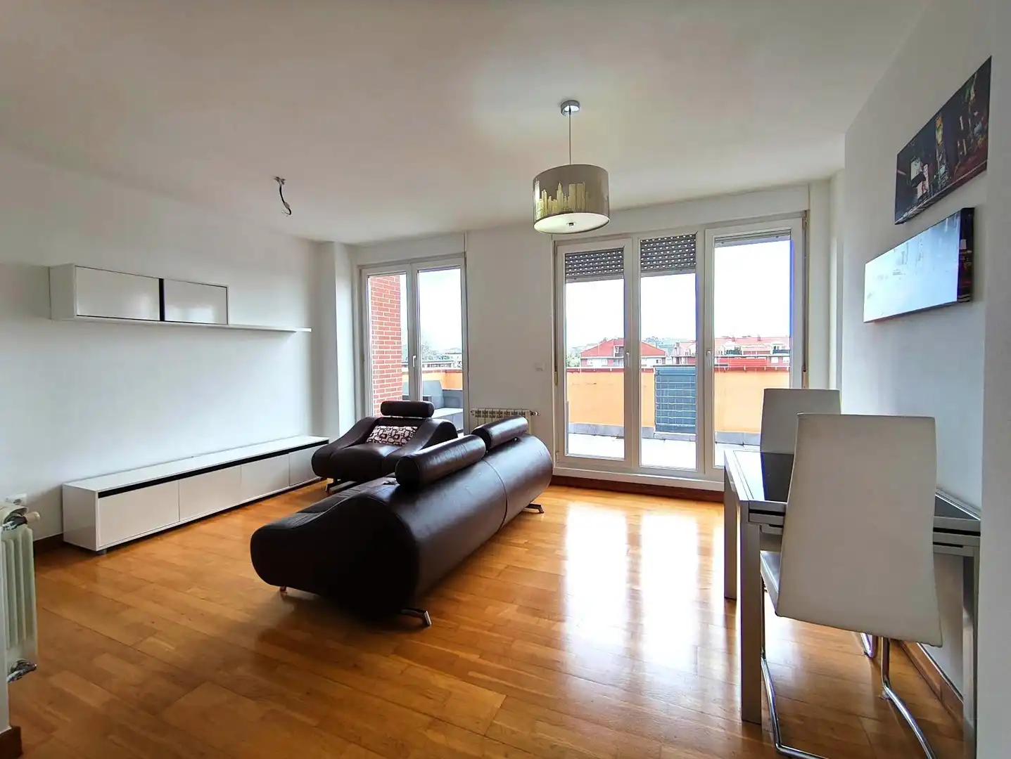 Sala d'estar de Apartament en venda en El Astillero   amb Calefacció, Terrassa i Piscina comunitària