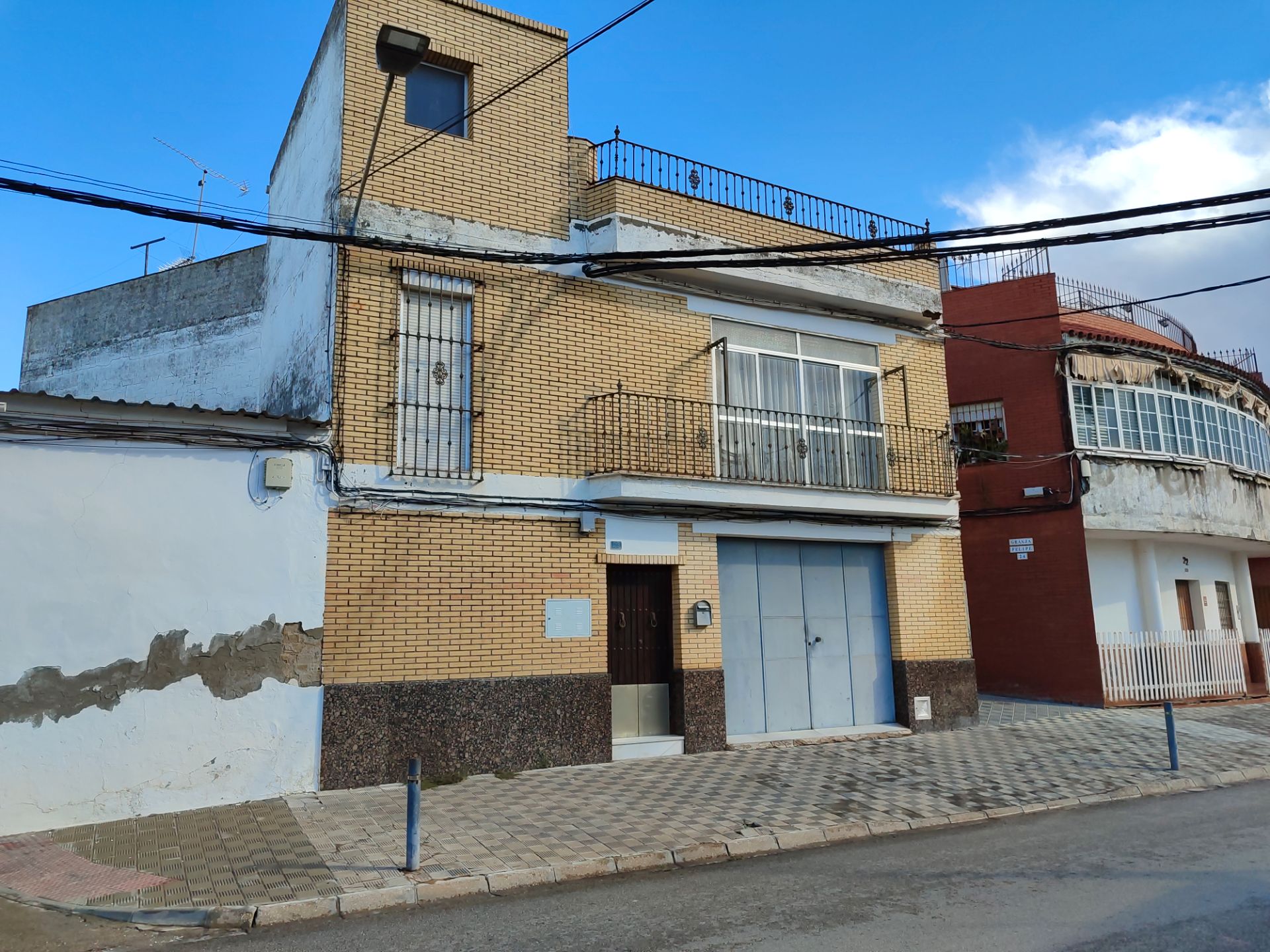 Exterior view of Houses for sale in Utrera  with Terrace and Balcony