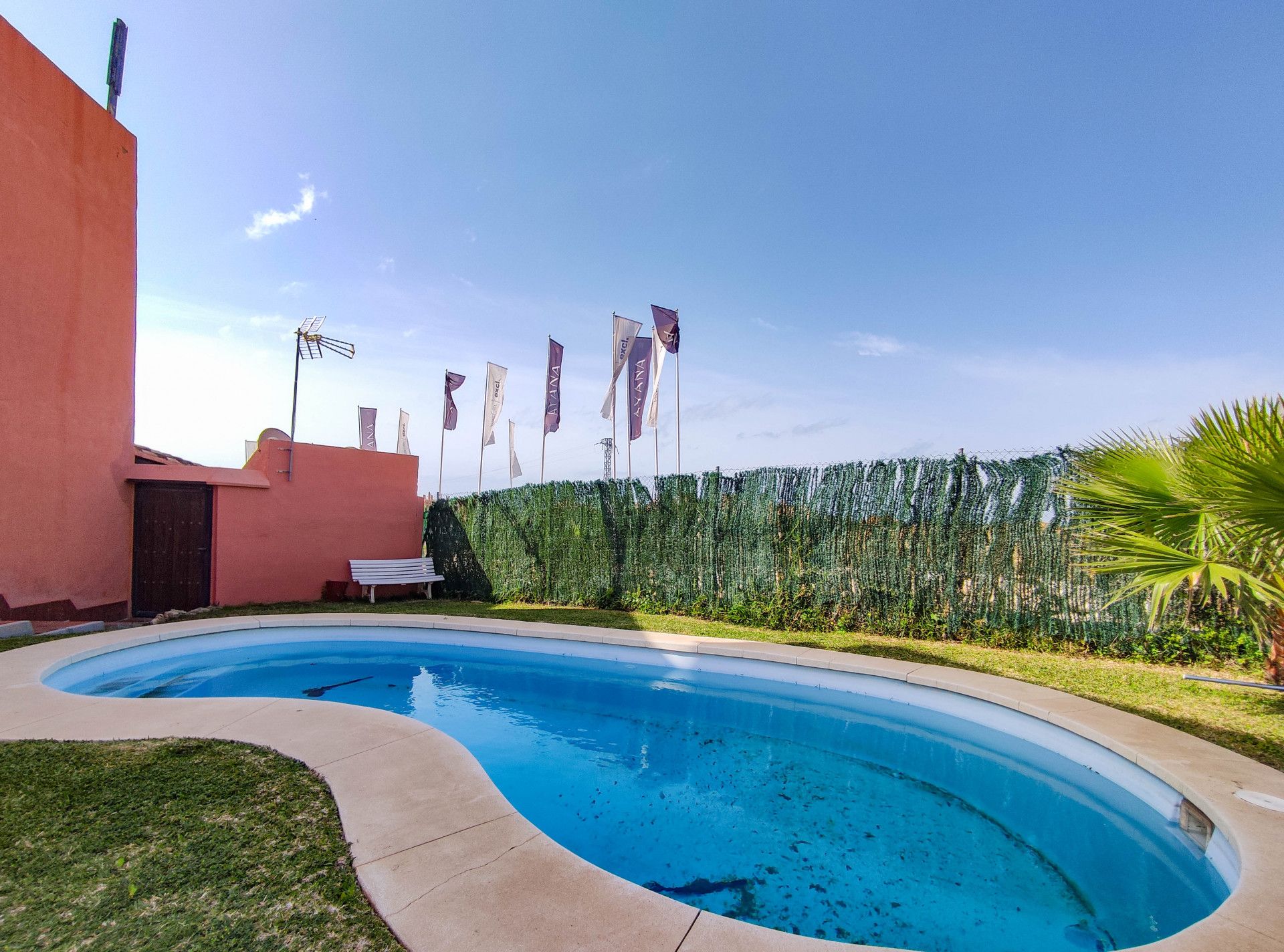 Piscina de Planta baixa en venda en Estepona amb Aire condicionat, Jardí privat i Terrassa