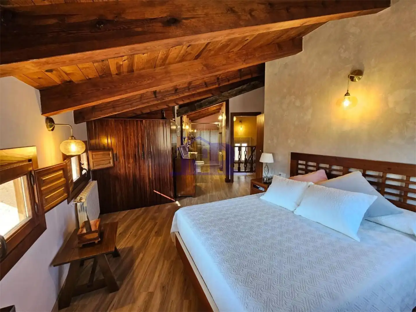 Dormitori de Casa o xalet en venda en Valdemeca amb Calefacció, Jardí privat i Parquet