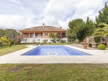 Casa con piscina in vendita a Navalquejigo - Los Arroyos