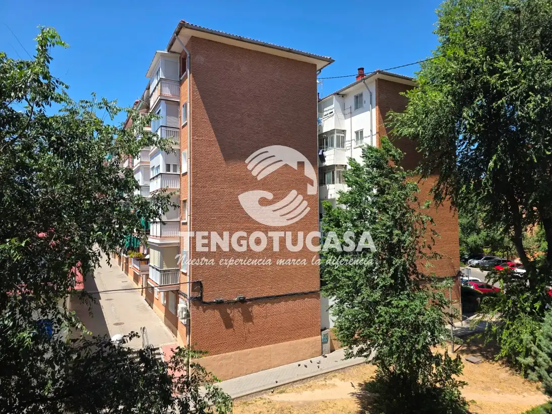 Vista exterior de Piso en venta en Madrid con Calefacción, Parquet y Terraza