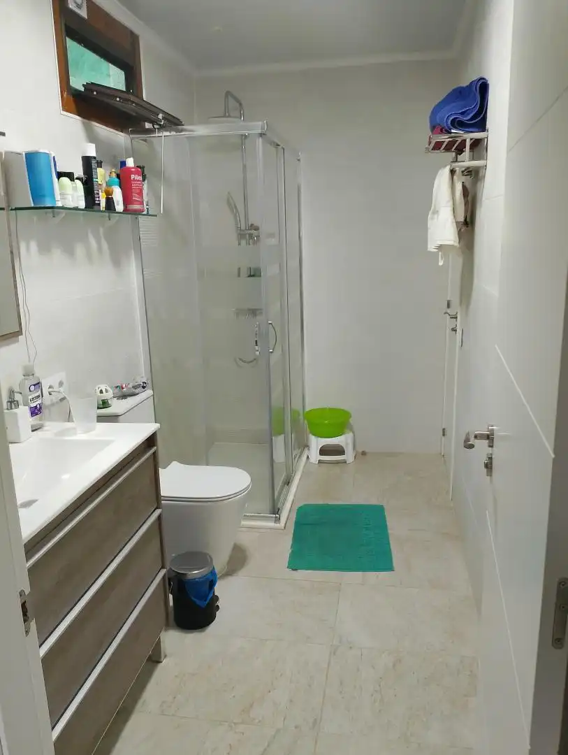 Badezimmer von Country house zum Verkauf in Porqueres mit Heizung, Privatgarten und Ofen