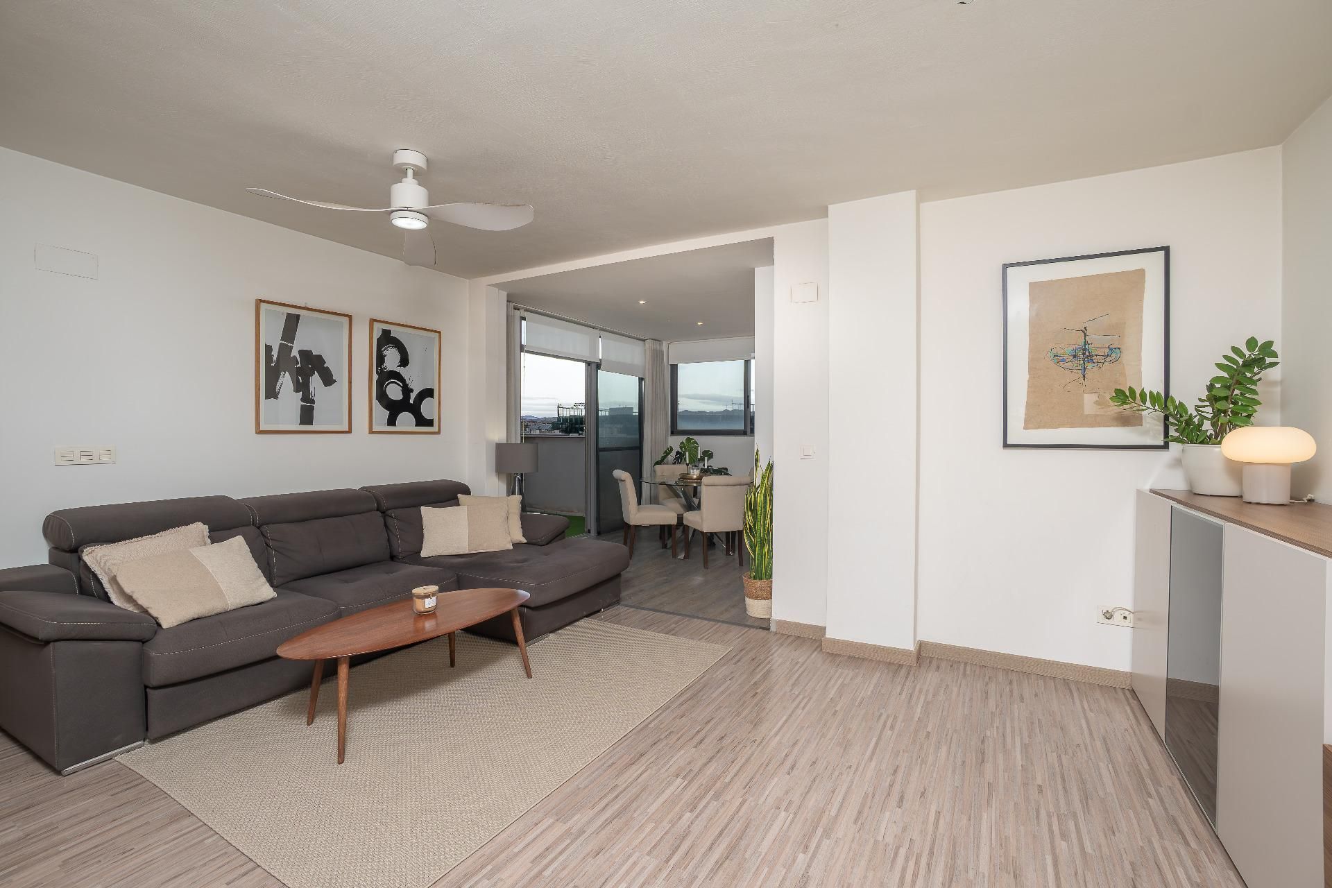 Sala d'estar de Àtic en venda en Elche / Elx amb Aire condicionat i Terrassa