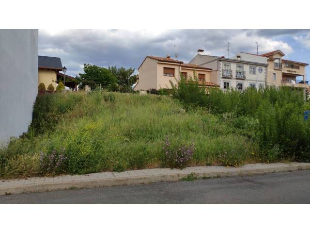 Terreno residencial en Venta en Calle la Fábrica en Navalperal de Pinares