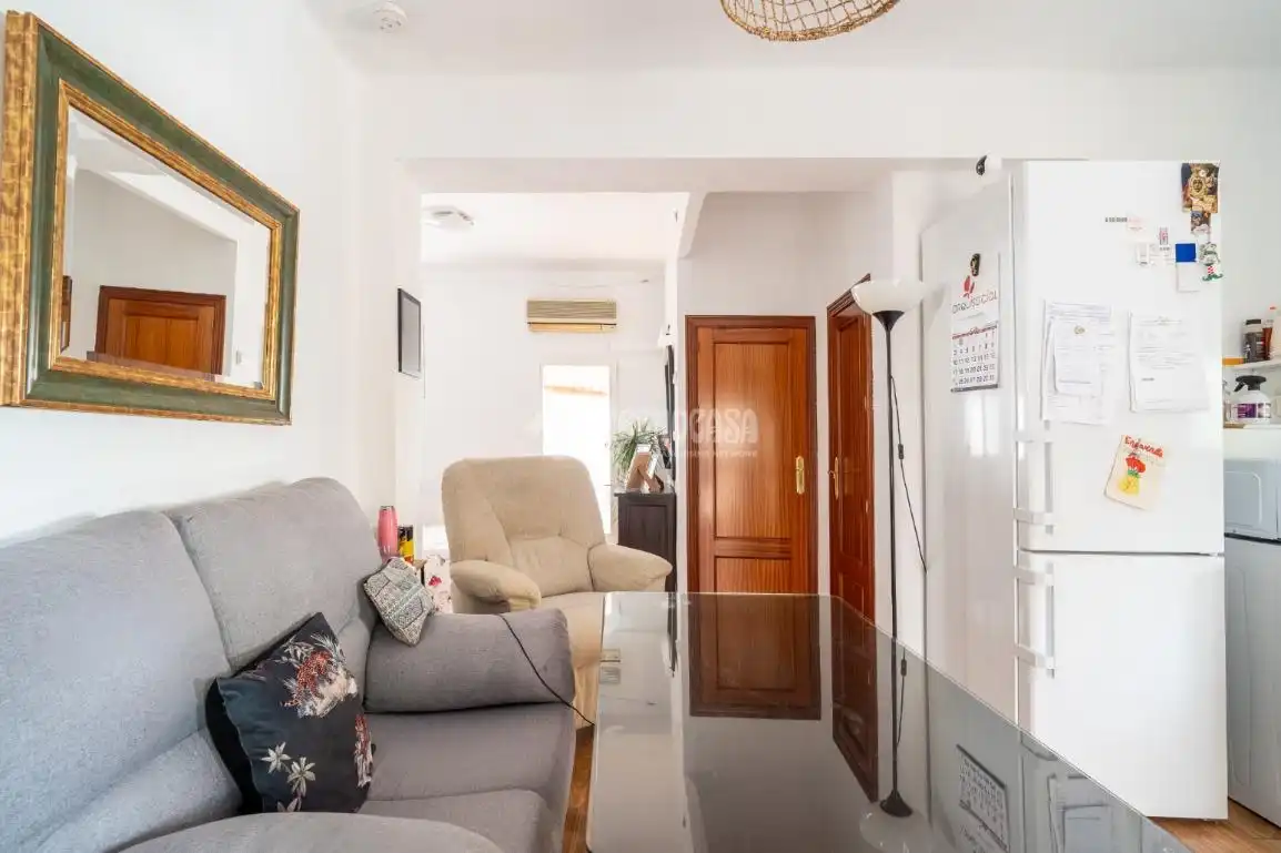 Sala d'estar de Pis en venda en Granada amb Aire condicionat i Balcó